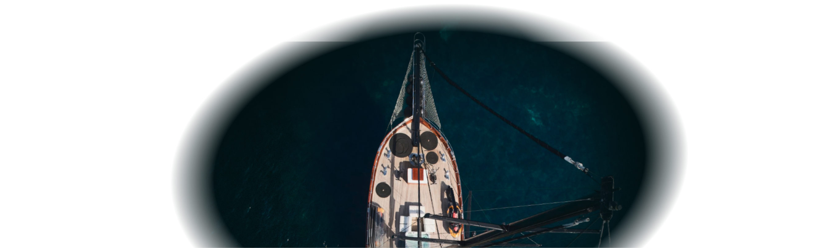 A boat tip breaking the sea in the bottom edge of the screen